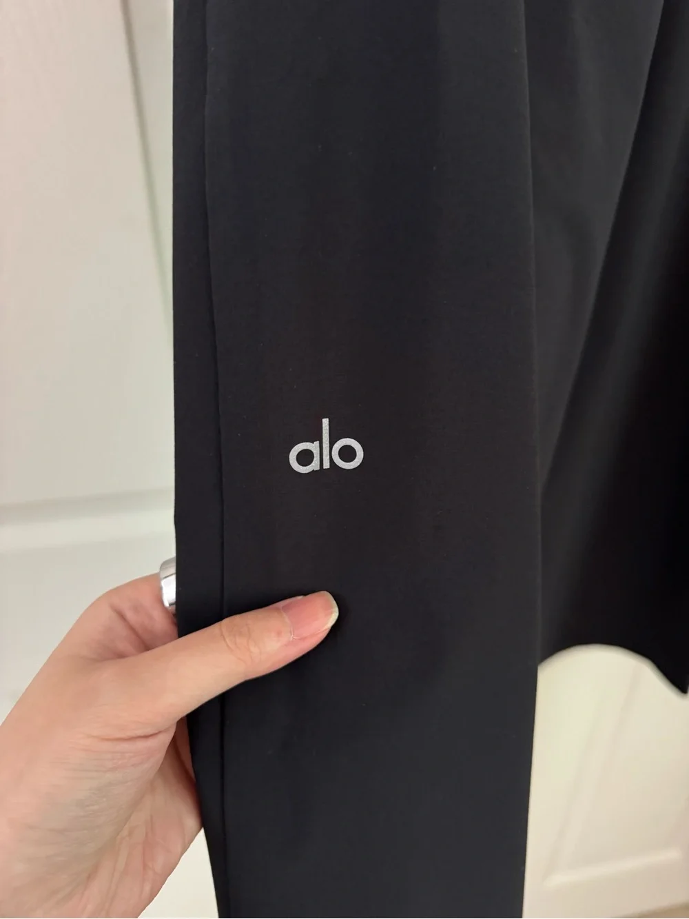 ALO Yoga worn lighting discount